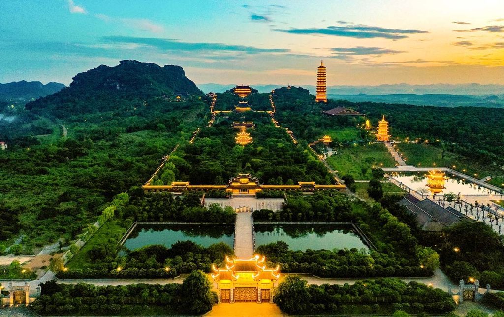 Chùa Bái Đính cảnh đẹp về đêm 
