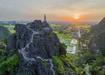 Hang Múa Ninh Bình sở hữu vẻ đẹp hùng vĩ đặc biệt là đỉnh núi Ngọa Long